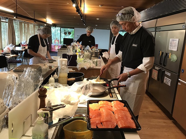 総料理長も参加のミールプログラム